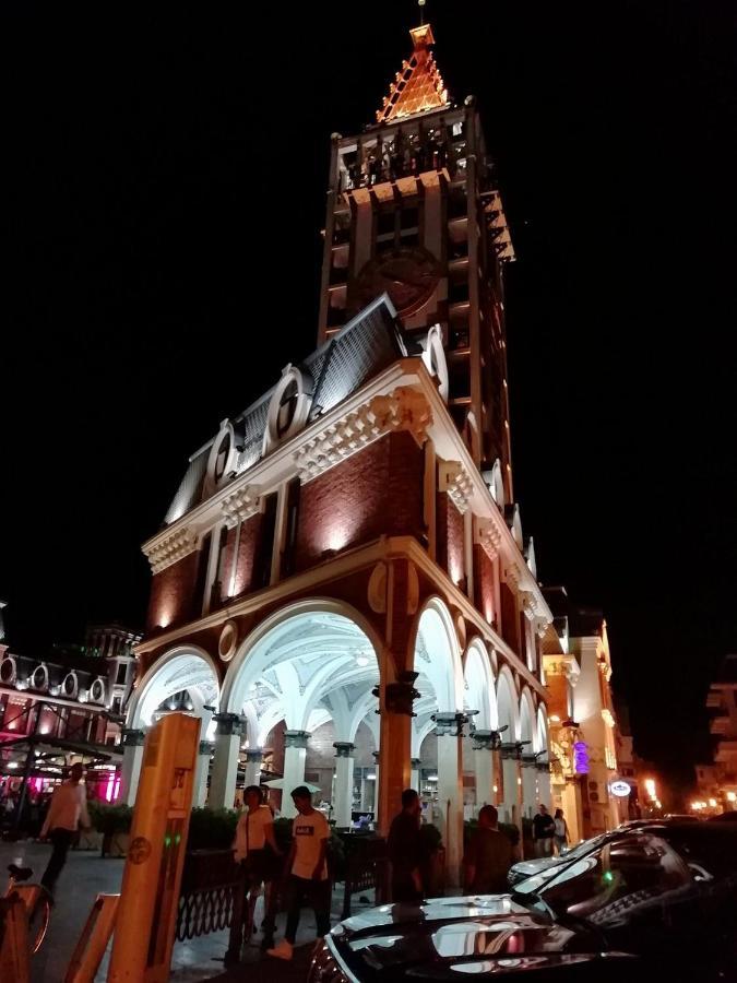 Hotel Piazza Four Colours Batumi Esterno foto