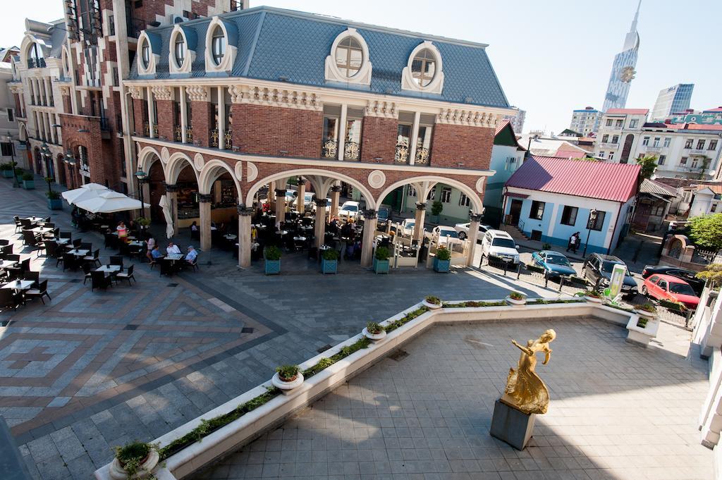 Hotel Piazza Four Colours Batumi Esterno foto