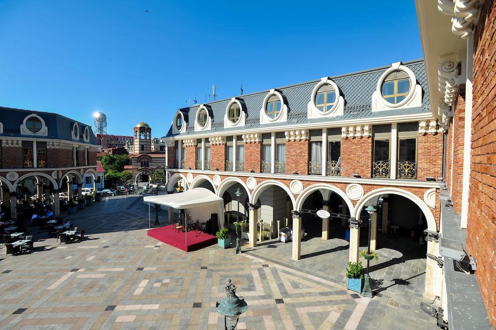 Hotel Piazza Four Colours Batumi Esterno foto